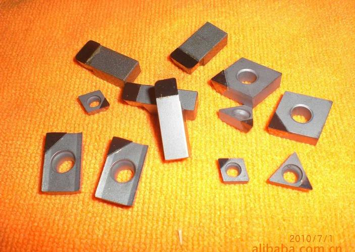 焊接式聚晶立方氮化硼刀片用于精加工淬火钢,高铬铸铁等高硬度工